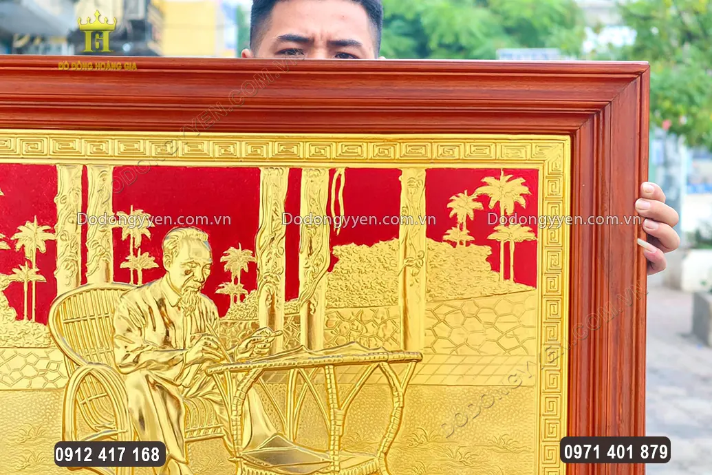 H&igrave;nh ảnh B&aacute;c ngồi l&agrave;m việc trong khu vườn được chạm th&uacute;c sinh động